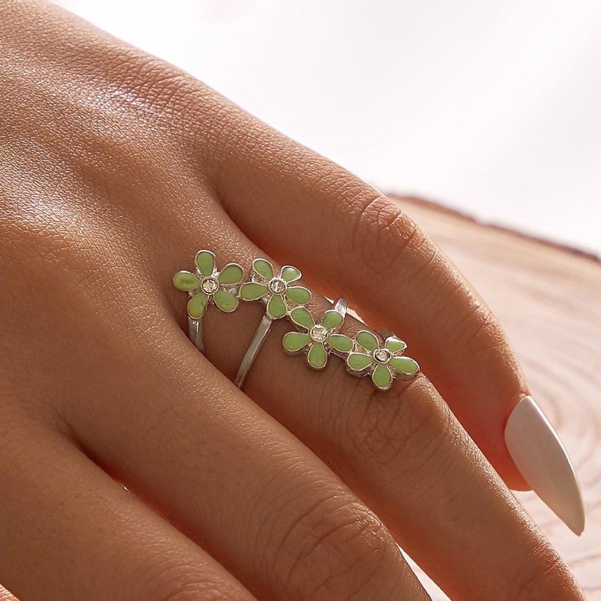 Anello Regolabile con Fiori Smaltati – Nero e Verde