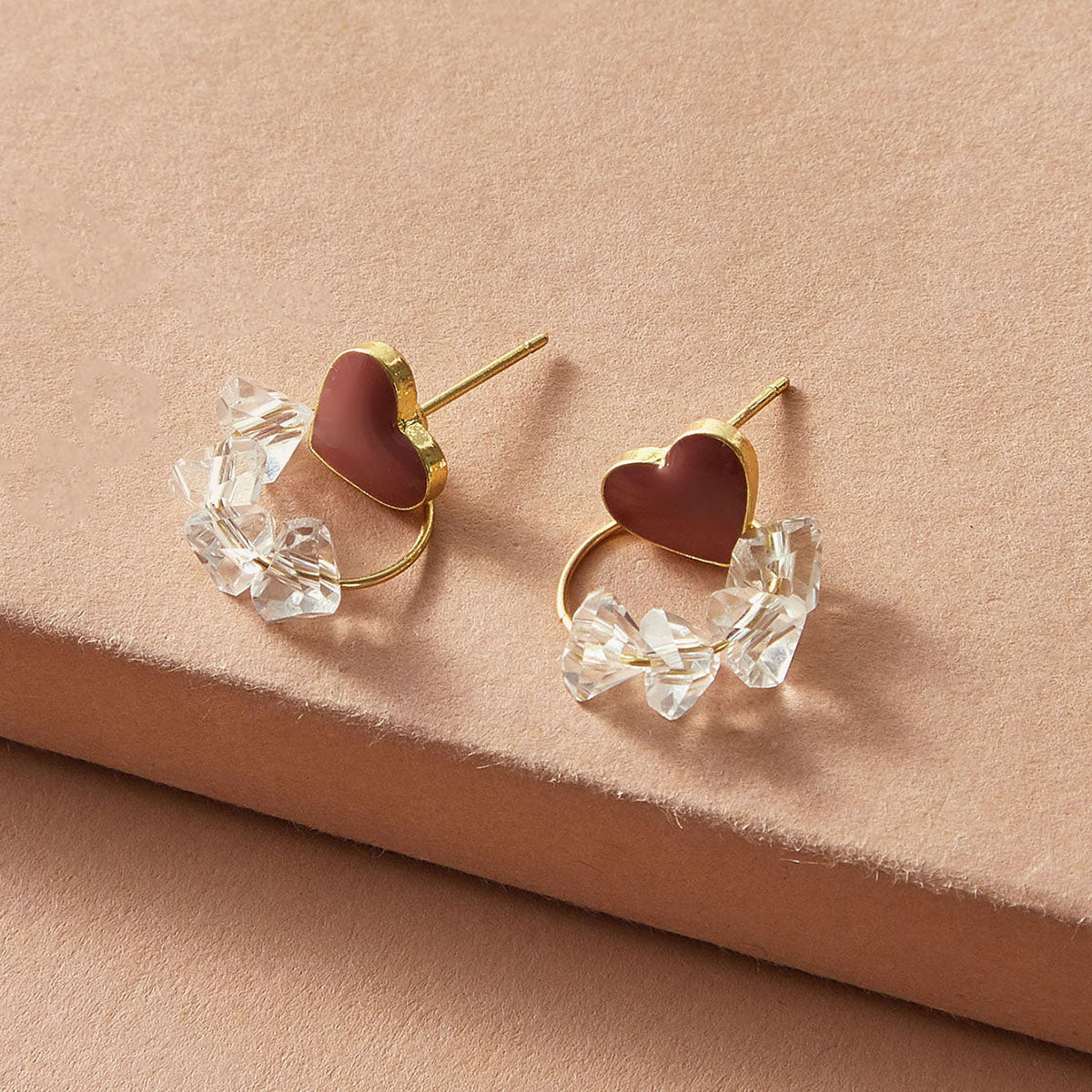 Orecchini Cuore Rosso con Perline Trasparenti – 2 cm