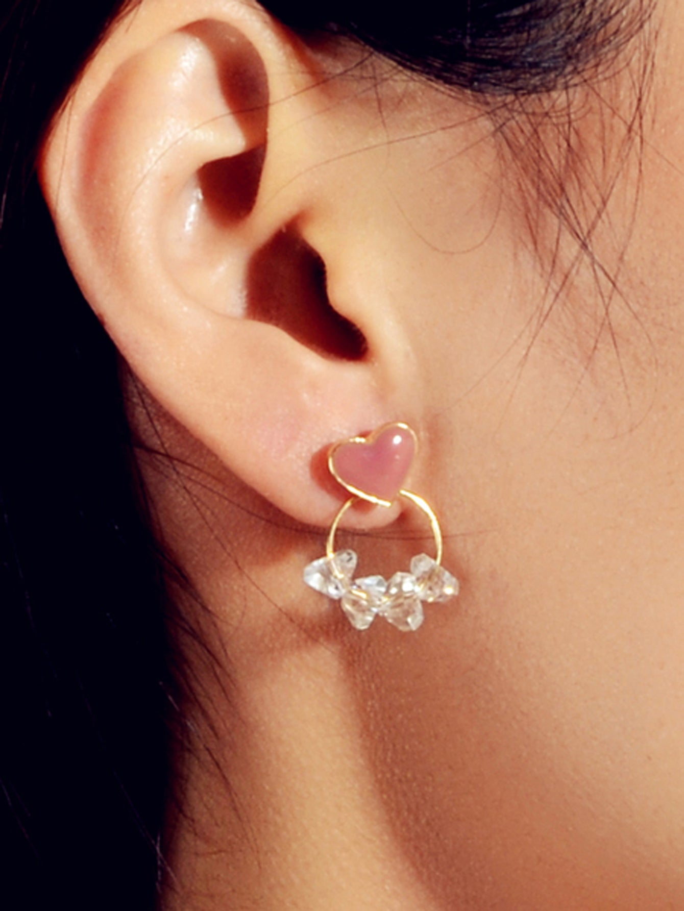 Orecchini Cuore Rosso con Perline Trasparenti – 2 cm