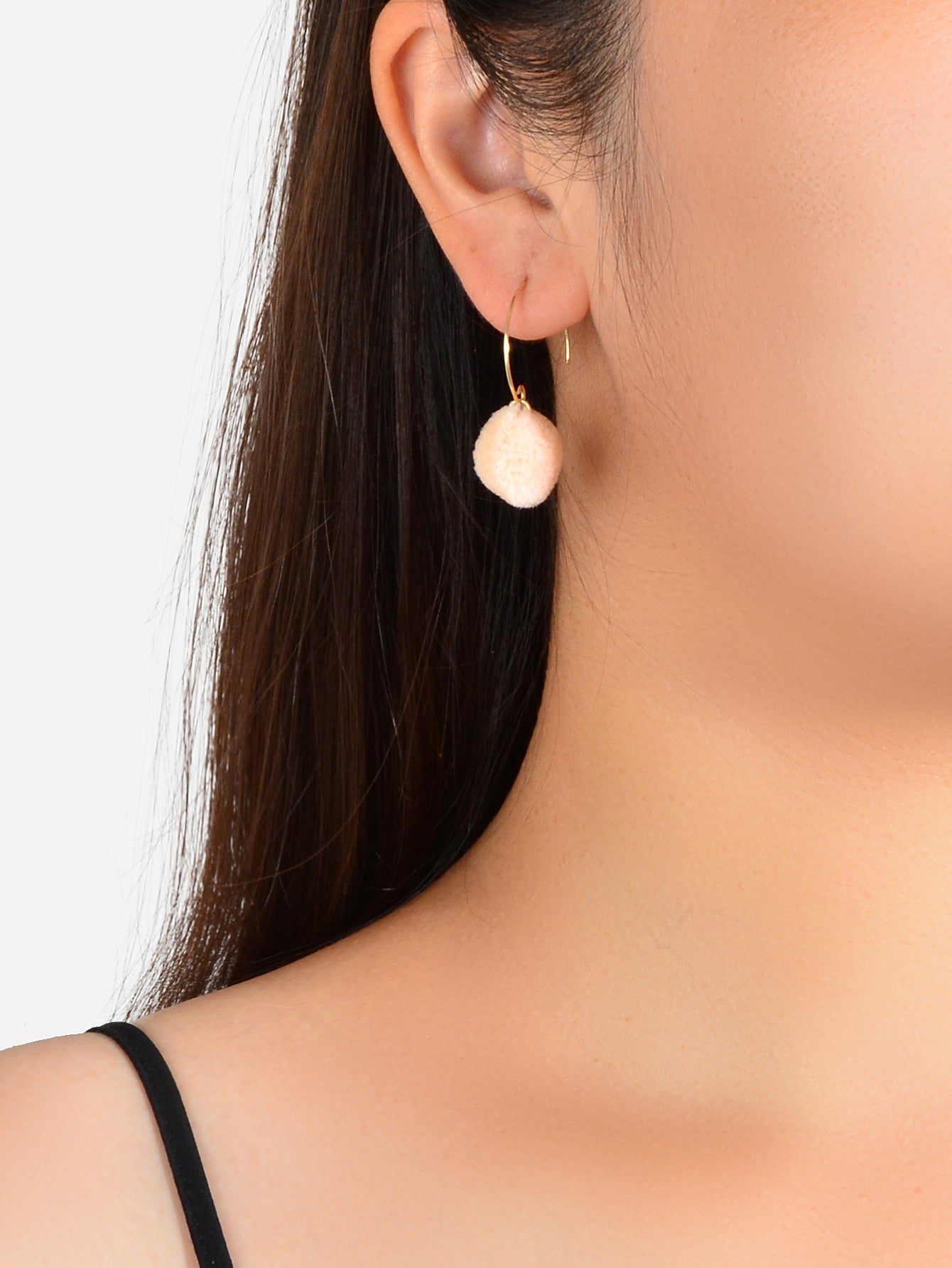 Orecchini a Cerchio con Pendente Sfera in Tessuto – 3,6 cm