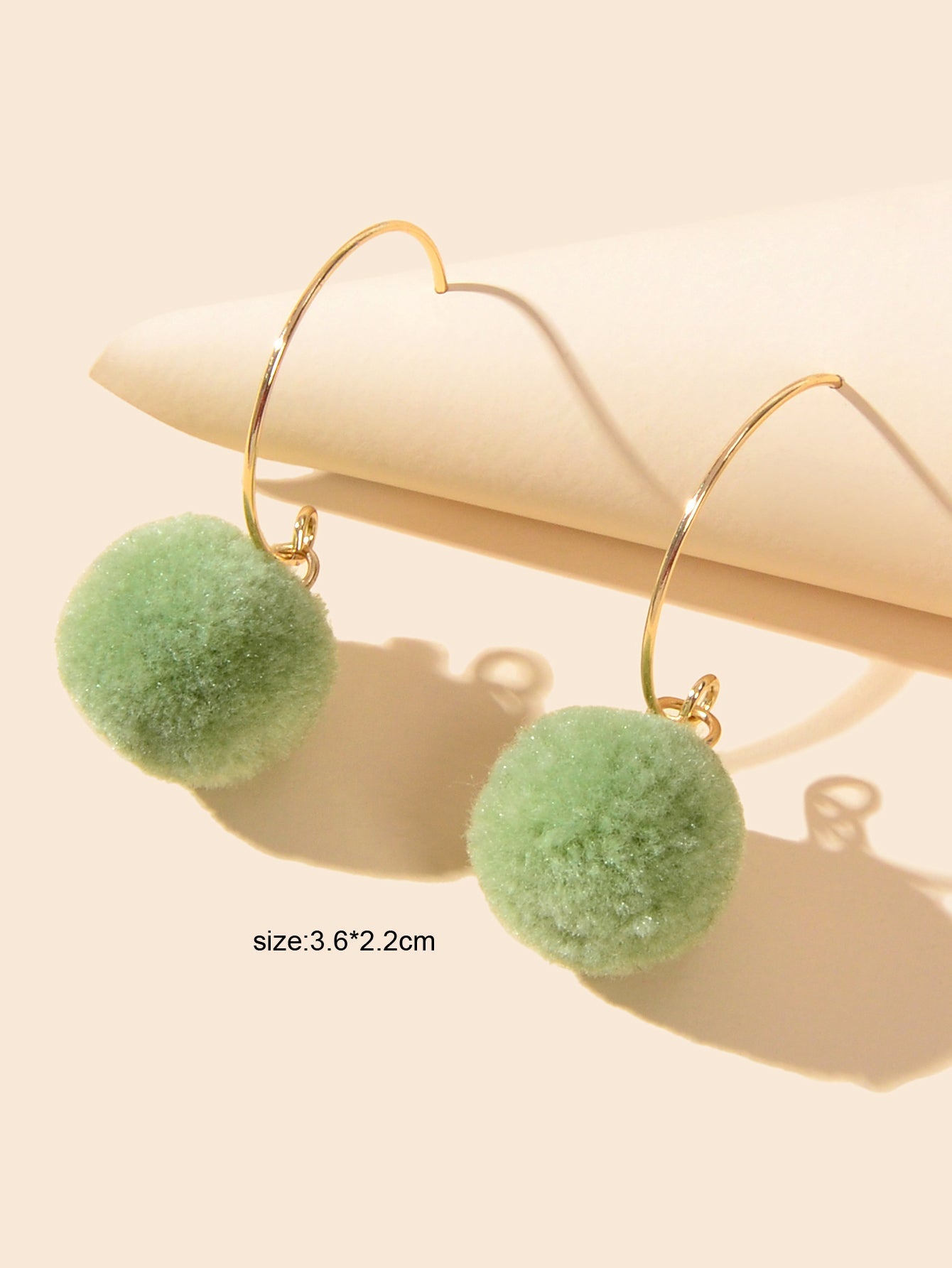 Orecchini a Cerchio con Pendente Sfera in Tessuto – 3,6 cm