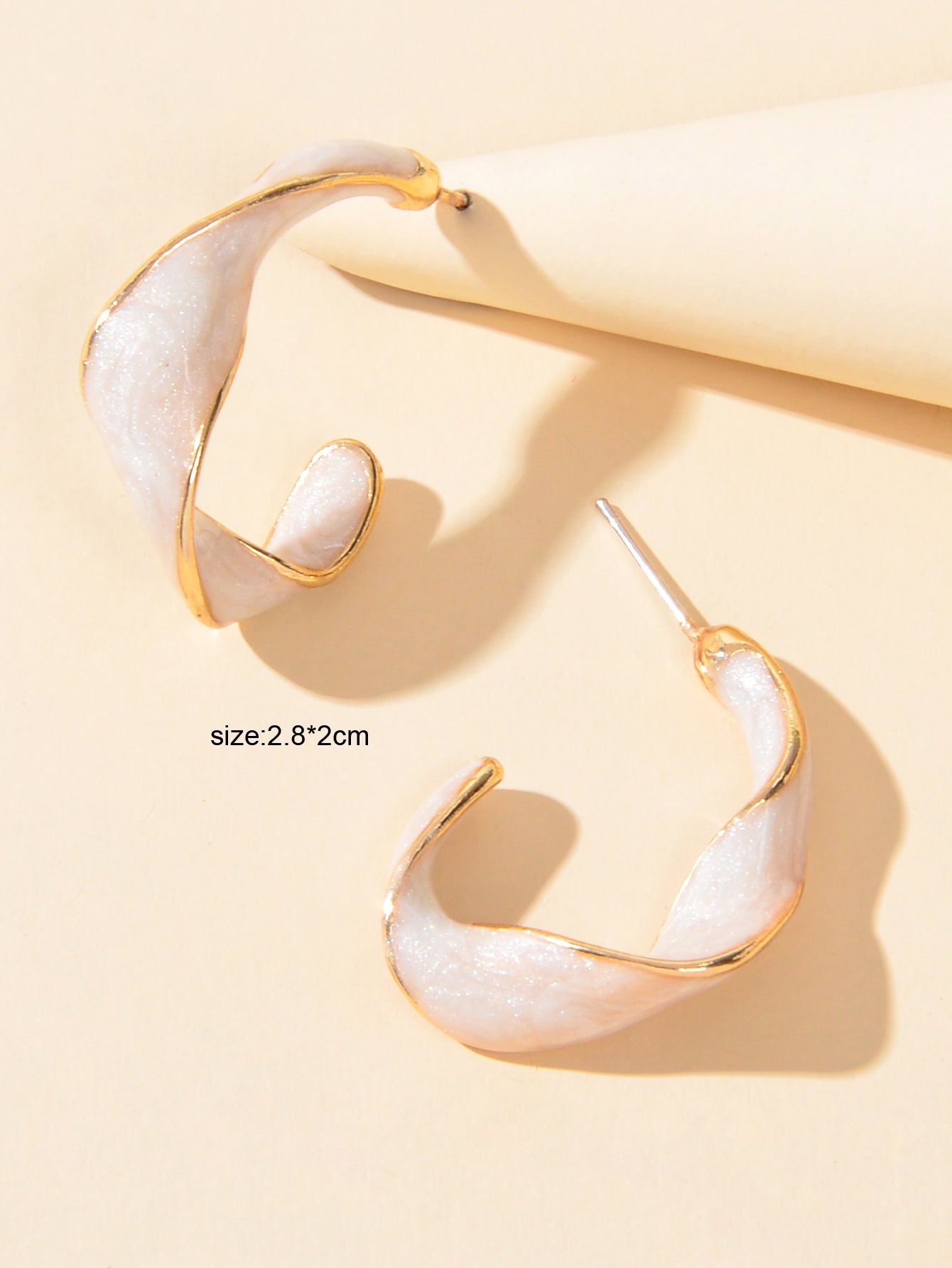 Orecchini a Spirale Smaltati Bianchi – 2,8 cm